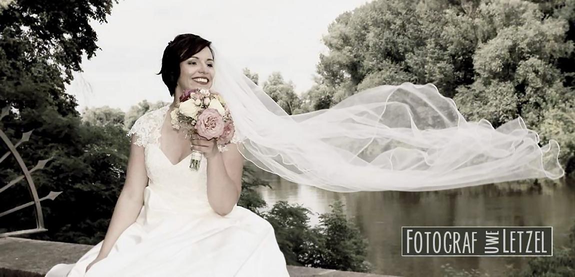 Fotograf Leipzig (Hochzeitsfoto-9) Brautfoto zur Hochzeit im Schloss Trebsen (Standesamt Grimma